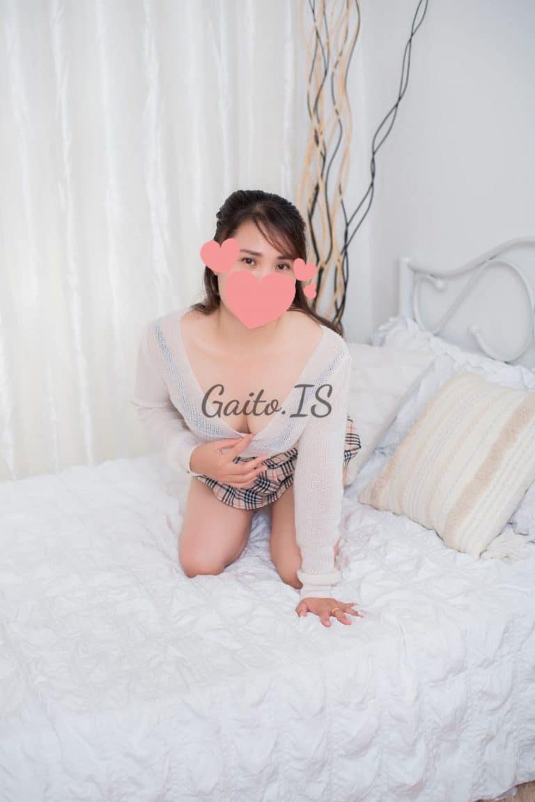 reup-linh-dan-dang-dep-vui-ve-nhe-nhang-dua-chang-len-dinh-2906064-original